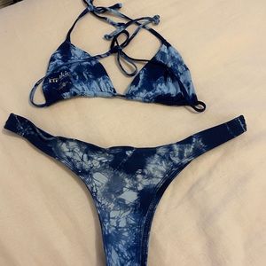 Frankies bikini tie dye blue!